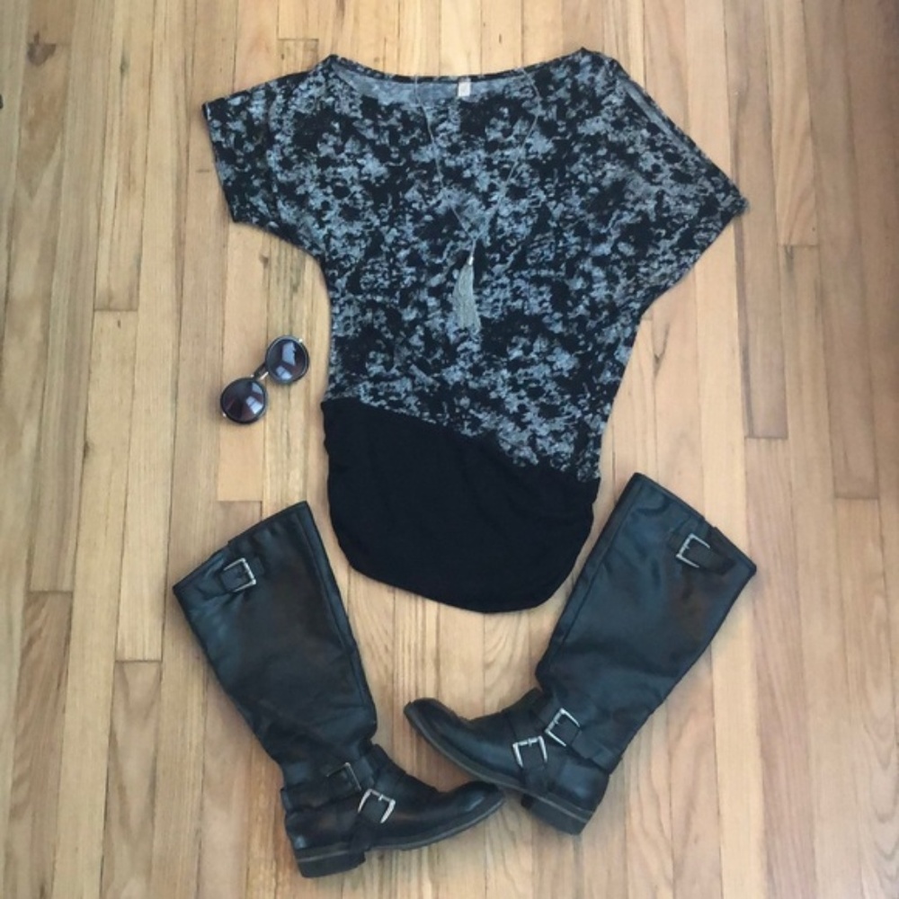 Off the shoulder Decapolis shirt